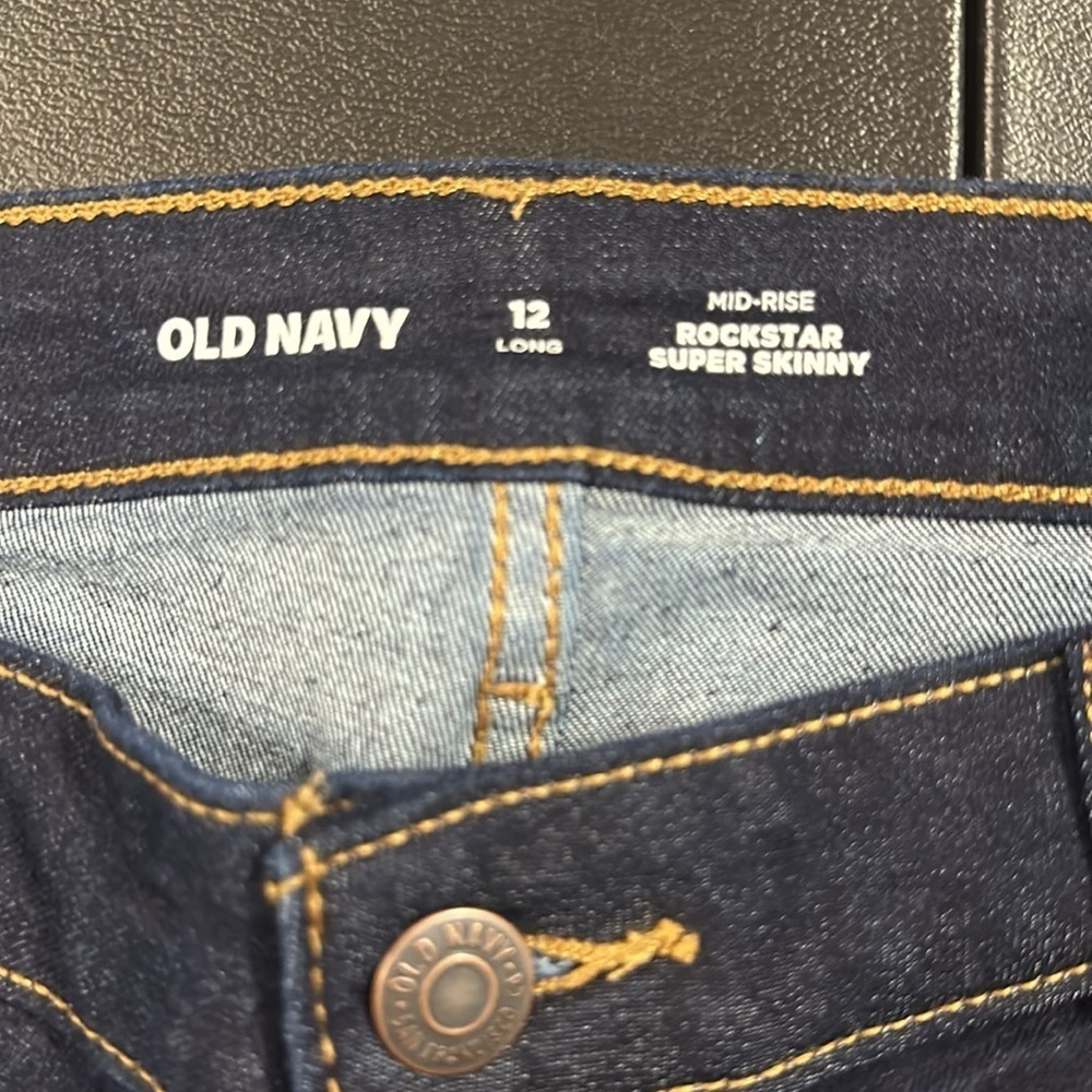 77.   NWT  Old Navy rockstar Women's super Skinny Jeans - Dark Blue size 12 L - Picture 2 of 8